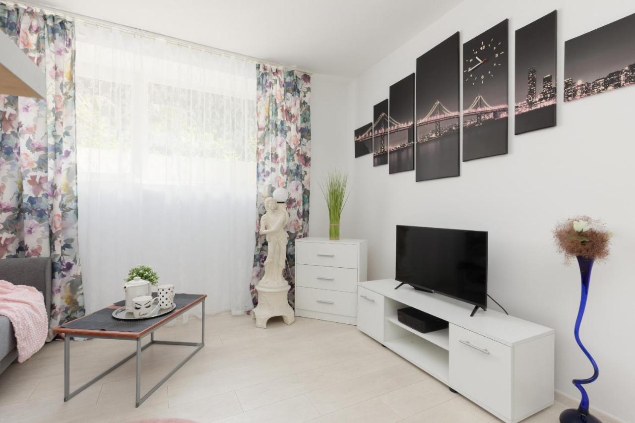ורשה Affordable Underground Studio Near Pge Narodowy By Noclegi Renters מראה חיצוני תמונה