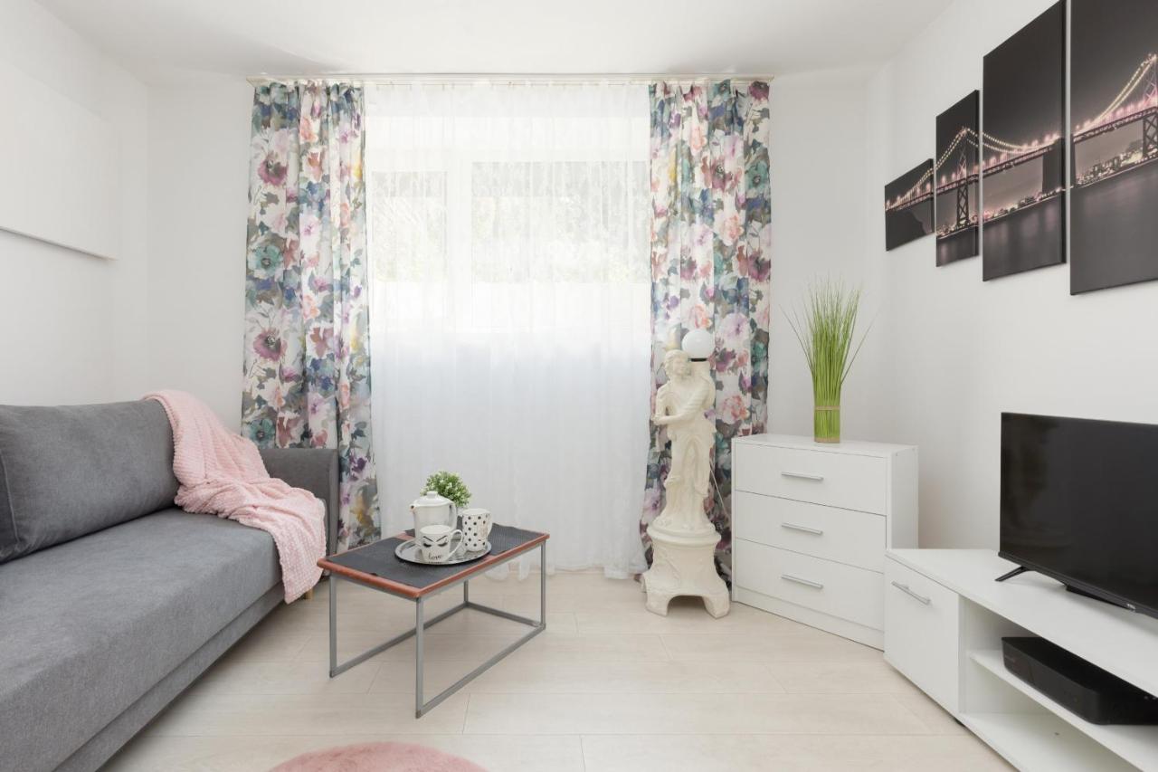ורשה Affordable Underground Studio Near Pge Narodowy By Noclegi Renters מראה חיצוני תמונה