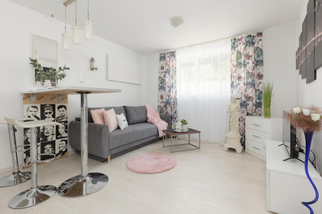 ורשה Affordable Underground Studio Near Pge Narodowy By Noclegi Renters מראה חיצוני תמונה