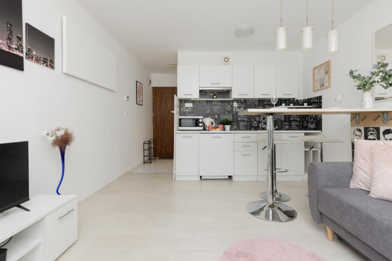 ורשה Affordable Underground Studio Near Pge Narodowy By Noclegi Renters מראה חיצוני תמונה